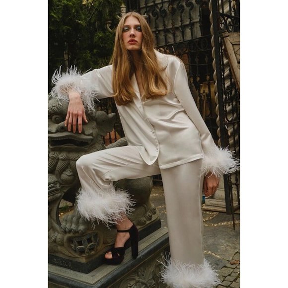 The New Arrivals by Ilkyaz Ozel Lounge Suit Set Flat White Feather - Picture 1 of 7